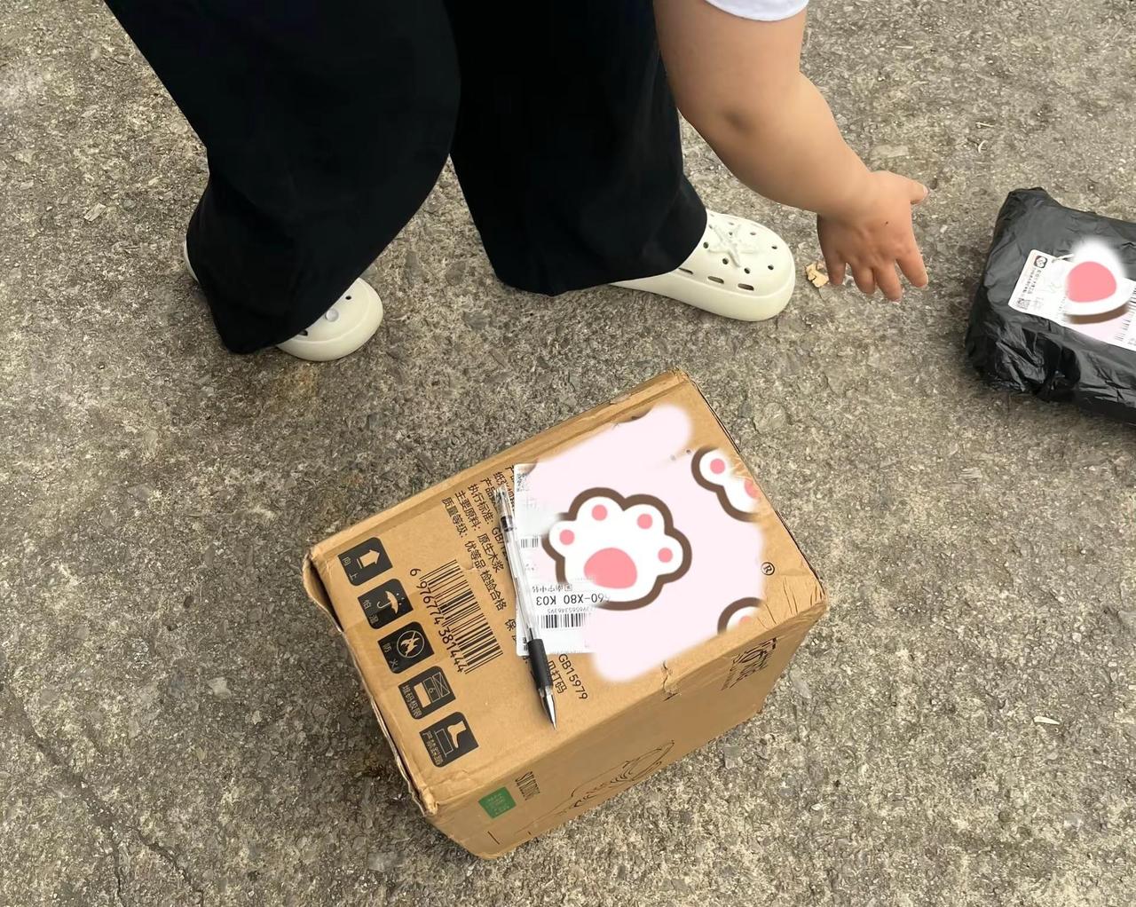 后续来啦，杠到底看谁赢？显示派件中马上电话送货上门，估计这会成重点对象了，不错，