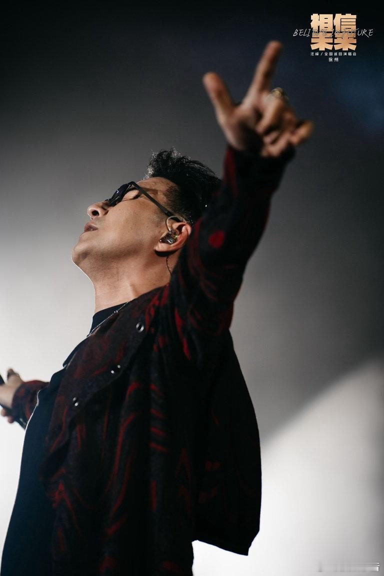 经典之所以为经典，在于能持续打动新一代听众。汪峰徐州站上不少00后身影，让我们看