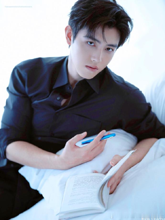 陈飞宇素颜 原来真正的帅哥连素颜都这么抗打，陈飞宇这张脸没有妆造加持，五官的精致