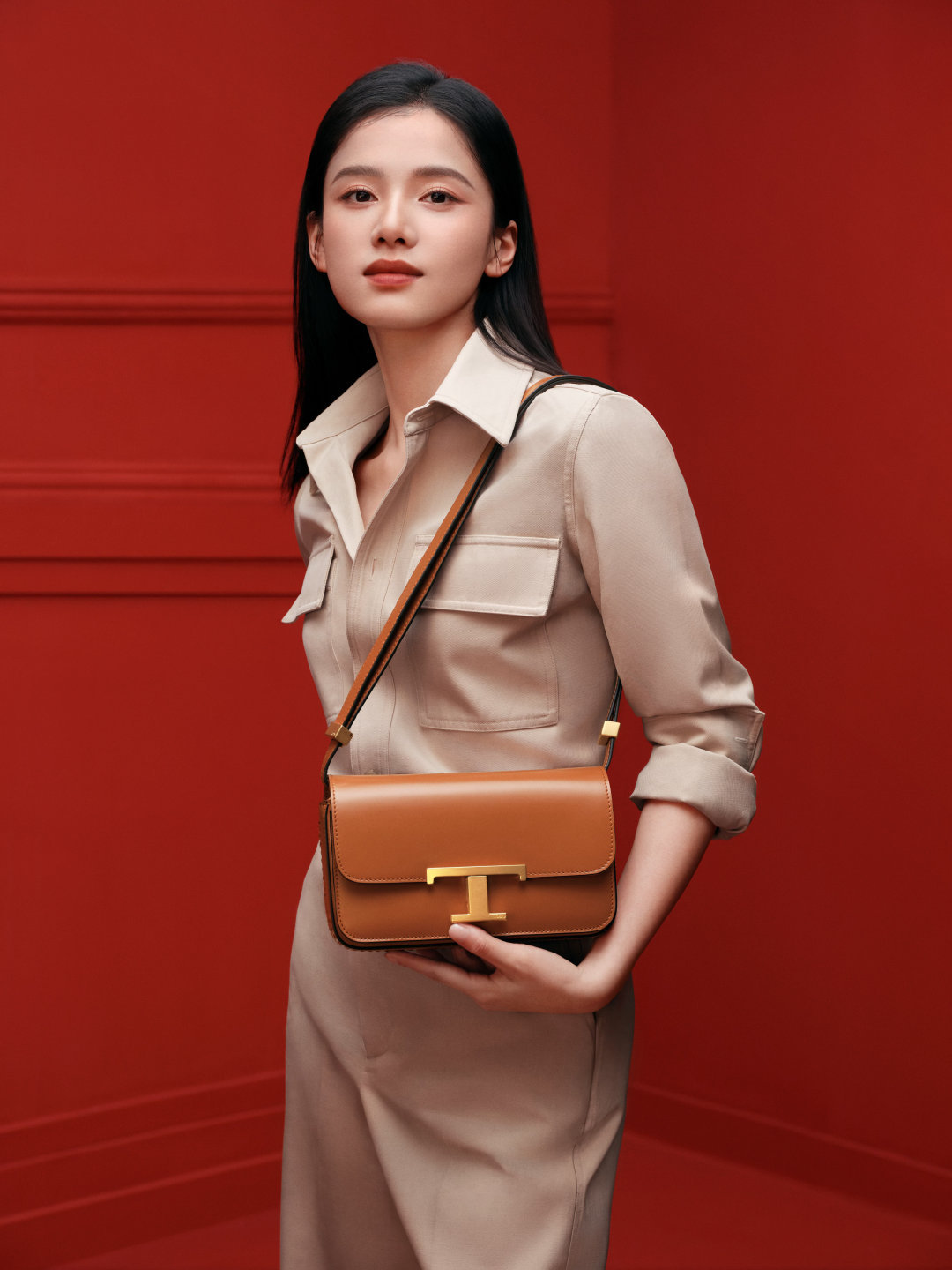 TOD’S倾情呈现2025新年限定系列，卓越工艺融合传统中式色彩，携心意之作，描