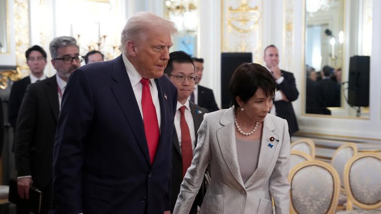 特朗普向日本新任首相承诺提供“想要的任何东西”

在印度洋-太平洋地区与中国的竞