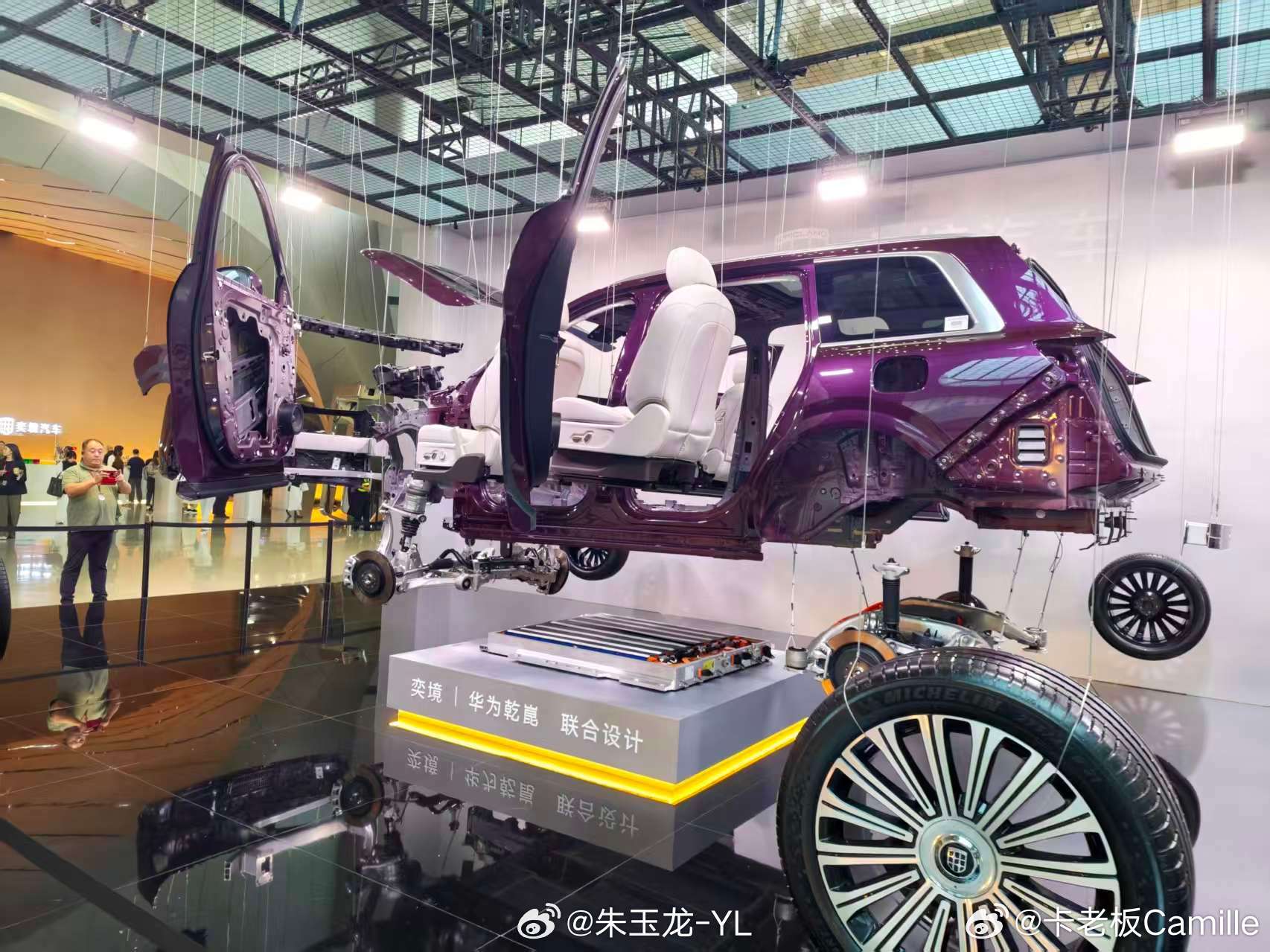车身越硬越好吗 车身不是哪儿都越硬越好，是"该硬的地方硬，该软的地方软"。看到好