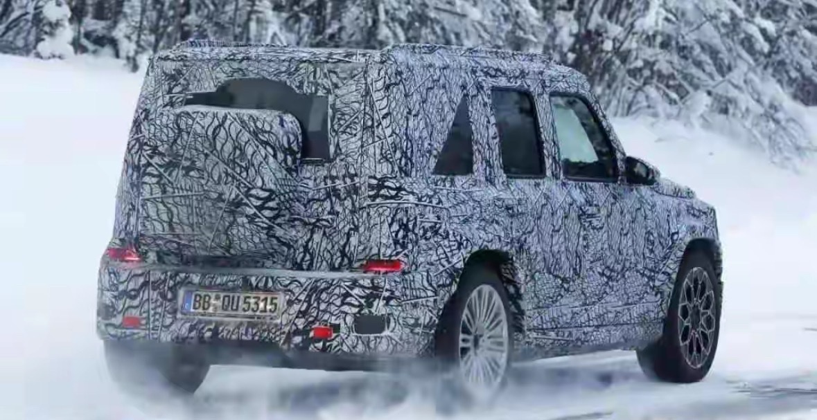 奔驰G级现在卖得贼火，去年卖了快5万台，涨了两成多，已经成了身份象征。现在奔驰要