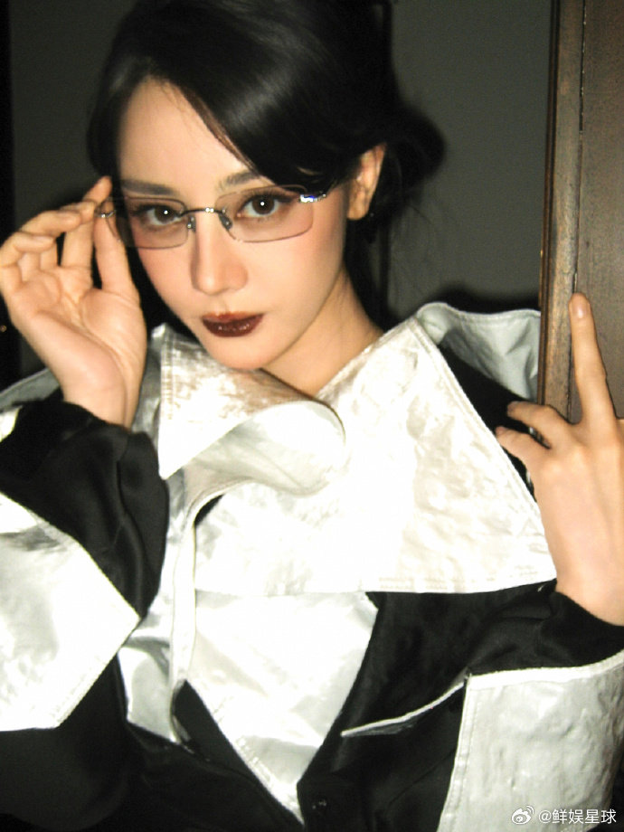 迪丽热巴无框眼镜御姐感 热巴美成这样怎么办热巴美成这样怎么办 