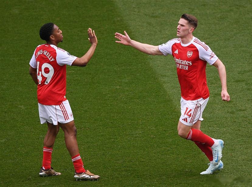 爆冷！阿森纳主场1-2不敌伯恩茅斯，不败纪录遭终结北京时间4月11日，英超第32