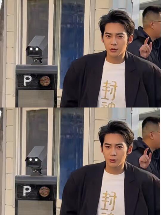 谁能顶得住这眼神啊！于适今天妆造太好看了