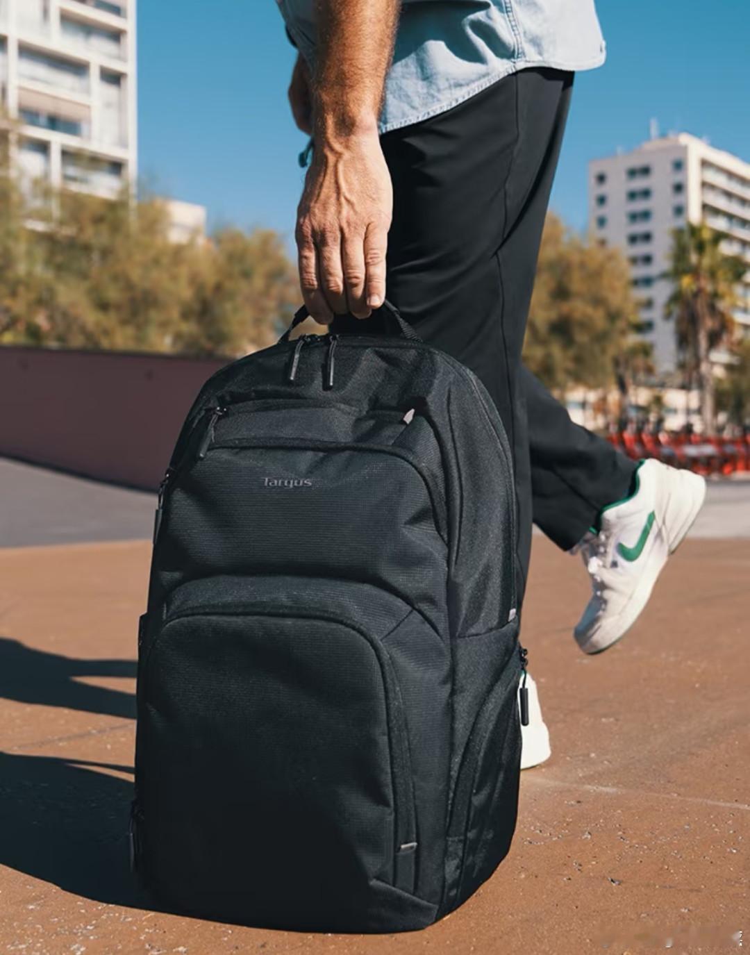 年轻人出门越来越极简了62万热度引爆全网！年轻人的出行方式正在悄然革命：从大背包