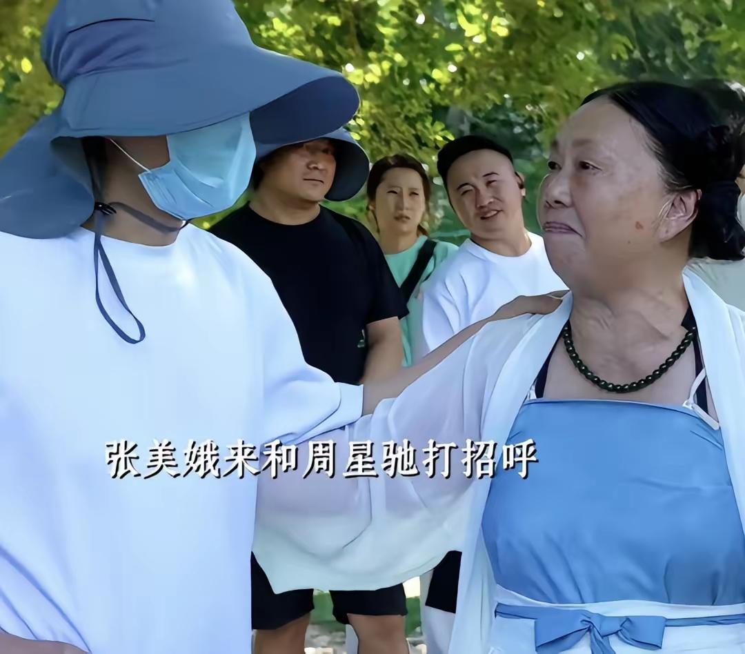 75岁的张美娥去横店当NPC，真实原因找到了：

1. 老公10年前就不在了。