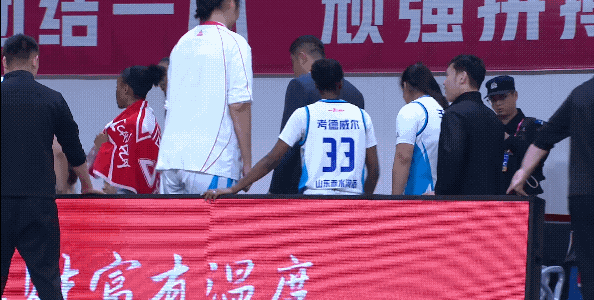 今天山东女篮对阵江苏女篮的比赛，常规期间张子宇一分钟上场时间都没有，这就让人感觉