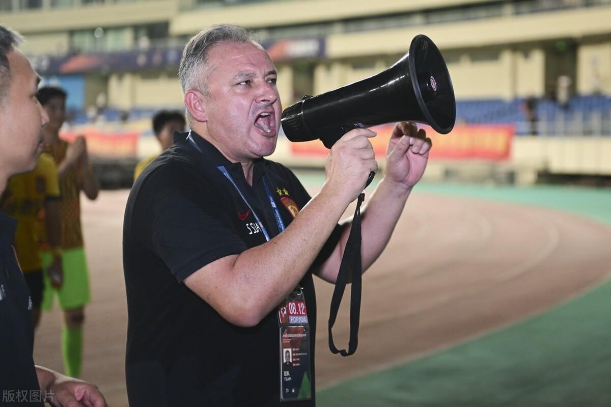 广州队冲前八，问题不会太大！[给力]刘智宇两次下课，郑智保级失败，萨尔瓦多却成功