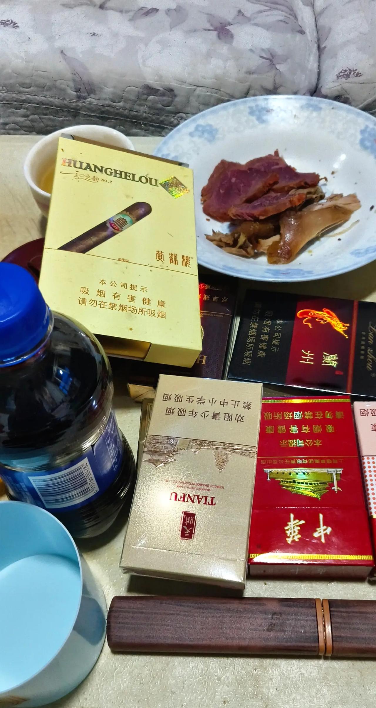 倒满深夜的酒 不将就不凑合 生活日记