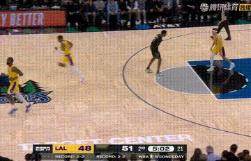 里夫斯甩开麦丹，创造出手空间！湖人vs森林狼 ​​​