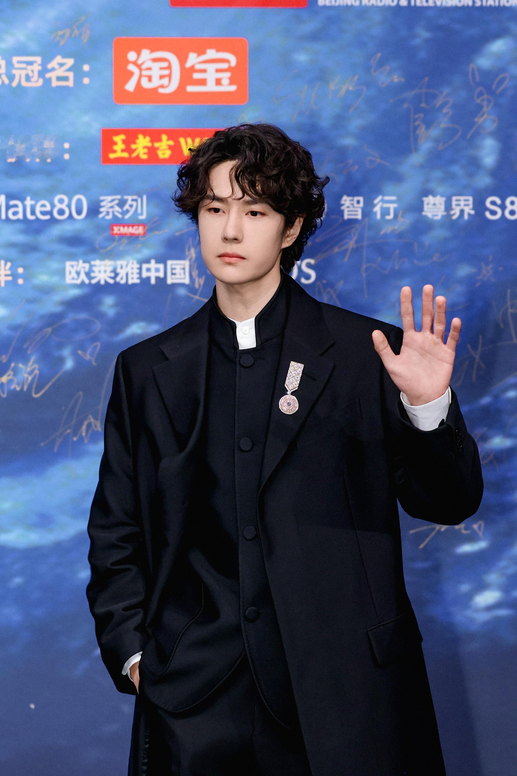 掌心茧多多的 脸帅帅的 