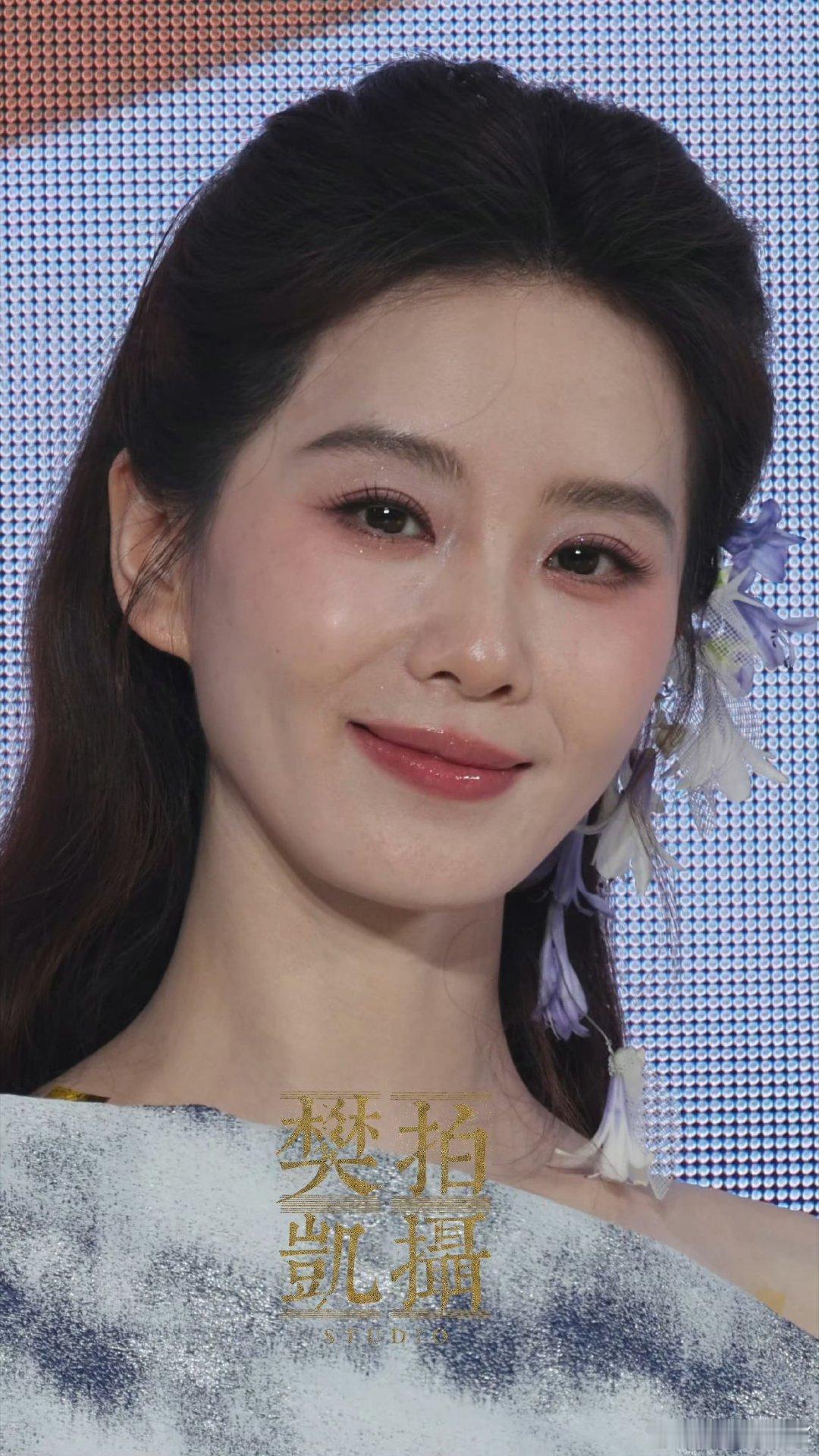 刘诗诗水墨风高定生图也好美，如此高清的镜头 完全hold住