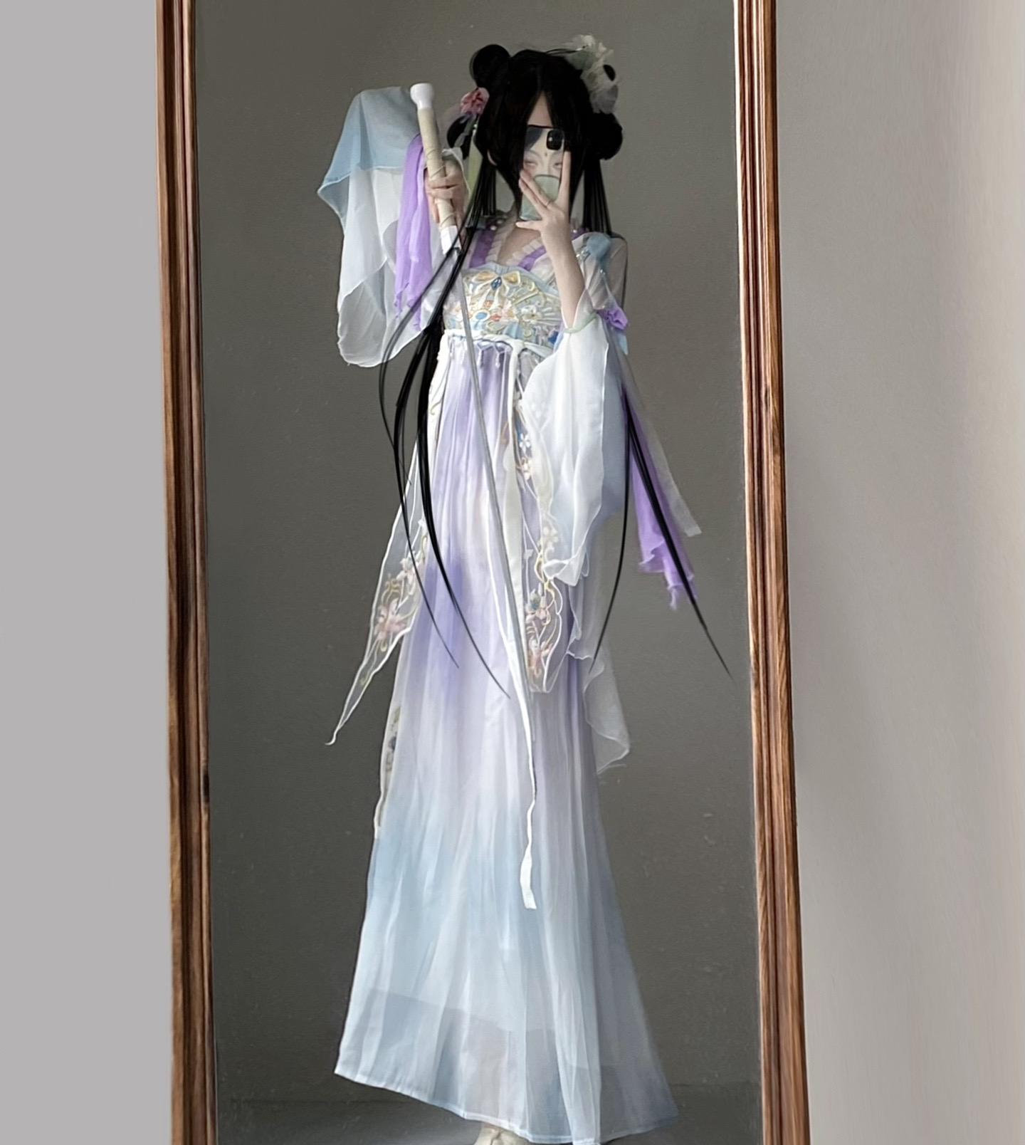 “我只是一只小花妖罢了 我不吃人的…”