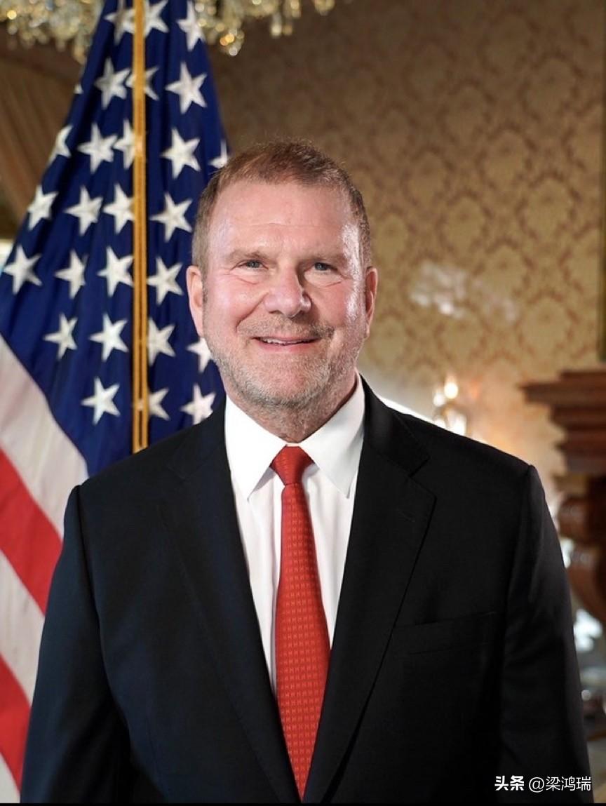 蒂尔曼·费尔蒂塔（Tilman Fertitta）是美国著名的亿万富翁、商业大亨
