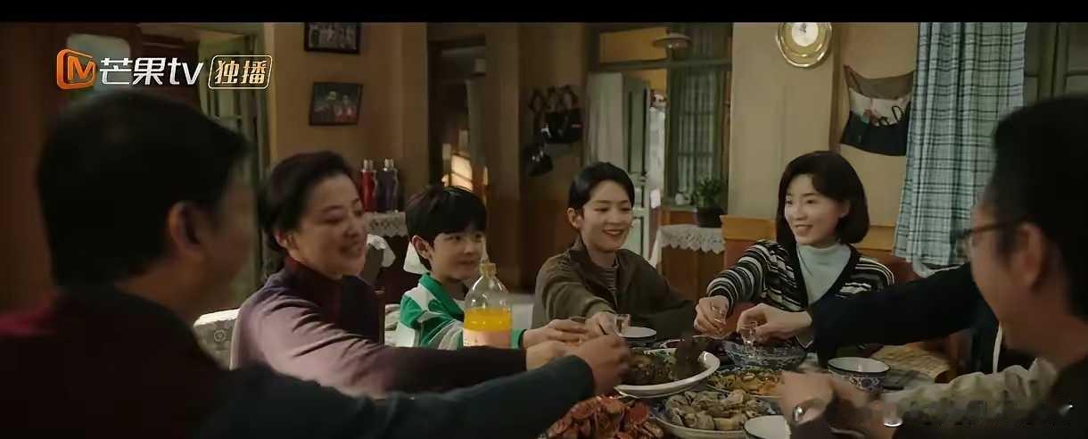 苏小曼前夫回来了，这不是前夫这是爹啊！也太老了，感觉和元义，元媛一点不像。
最扫