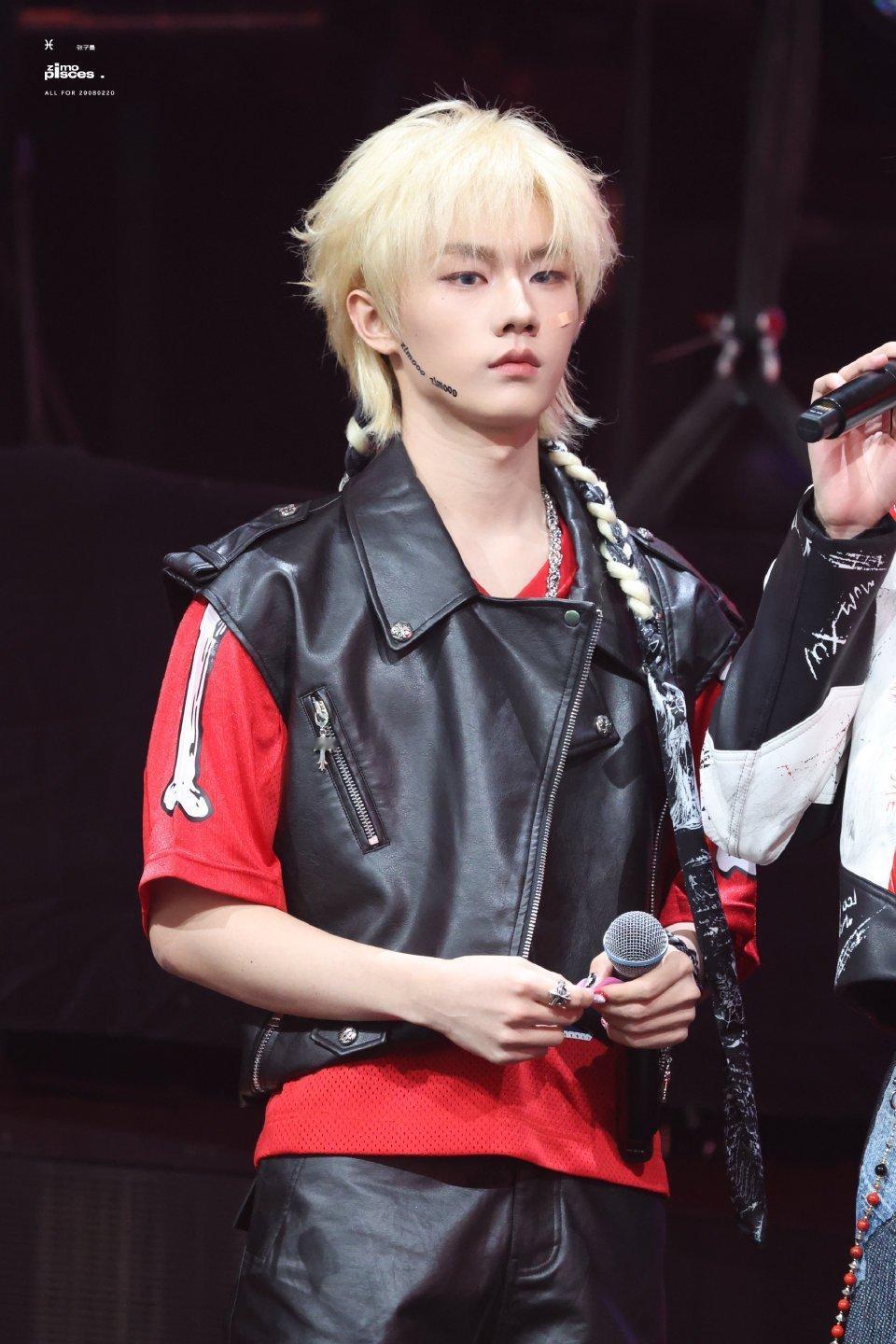 张子墨张子墨的歌声是我的解药 单曲循环根本停不下来，干净的声线太治愈，不开心时听