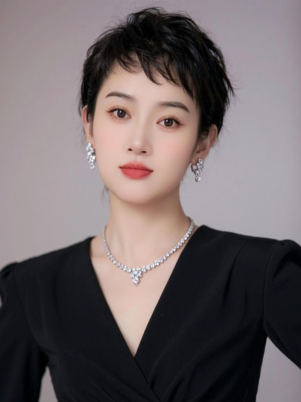 AI简约职场写真 抖音ai创作