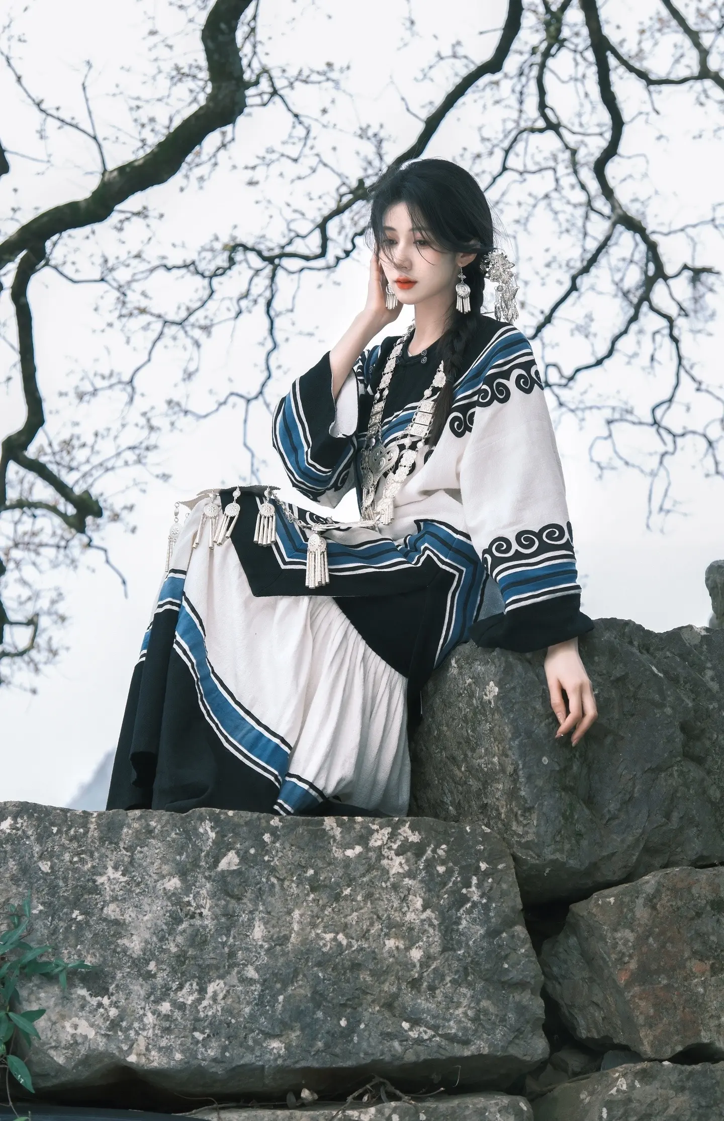 阿婆，囡囡已经长成寨子里的大姑娘啦