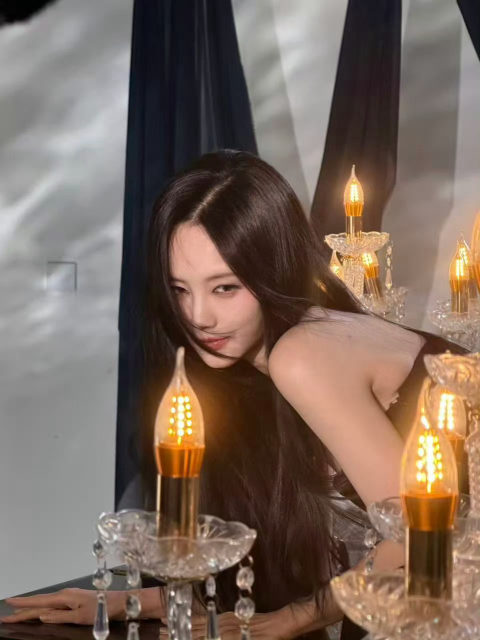 李一桐工作室营业图“光与影交错 黑与白碰撞”李一桐工作室突然这么高质量了 