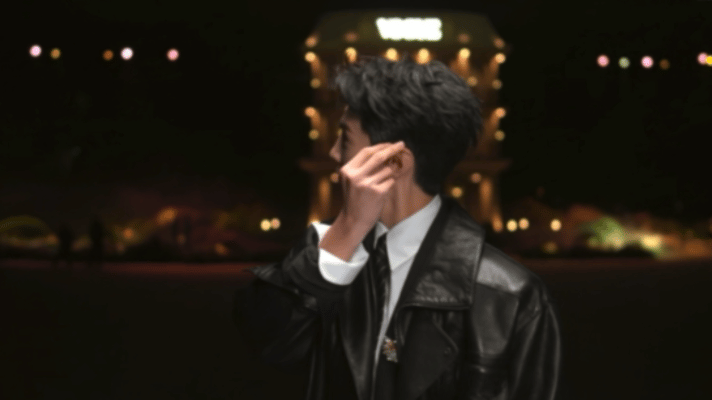 陈哲远走秀从从容容游刃有余 陈哲远今天vogue帅帅的很安心，皮衣皮手套和过膝皮