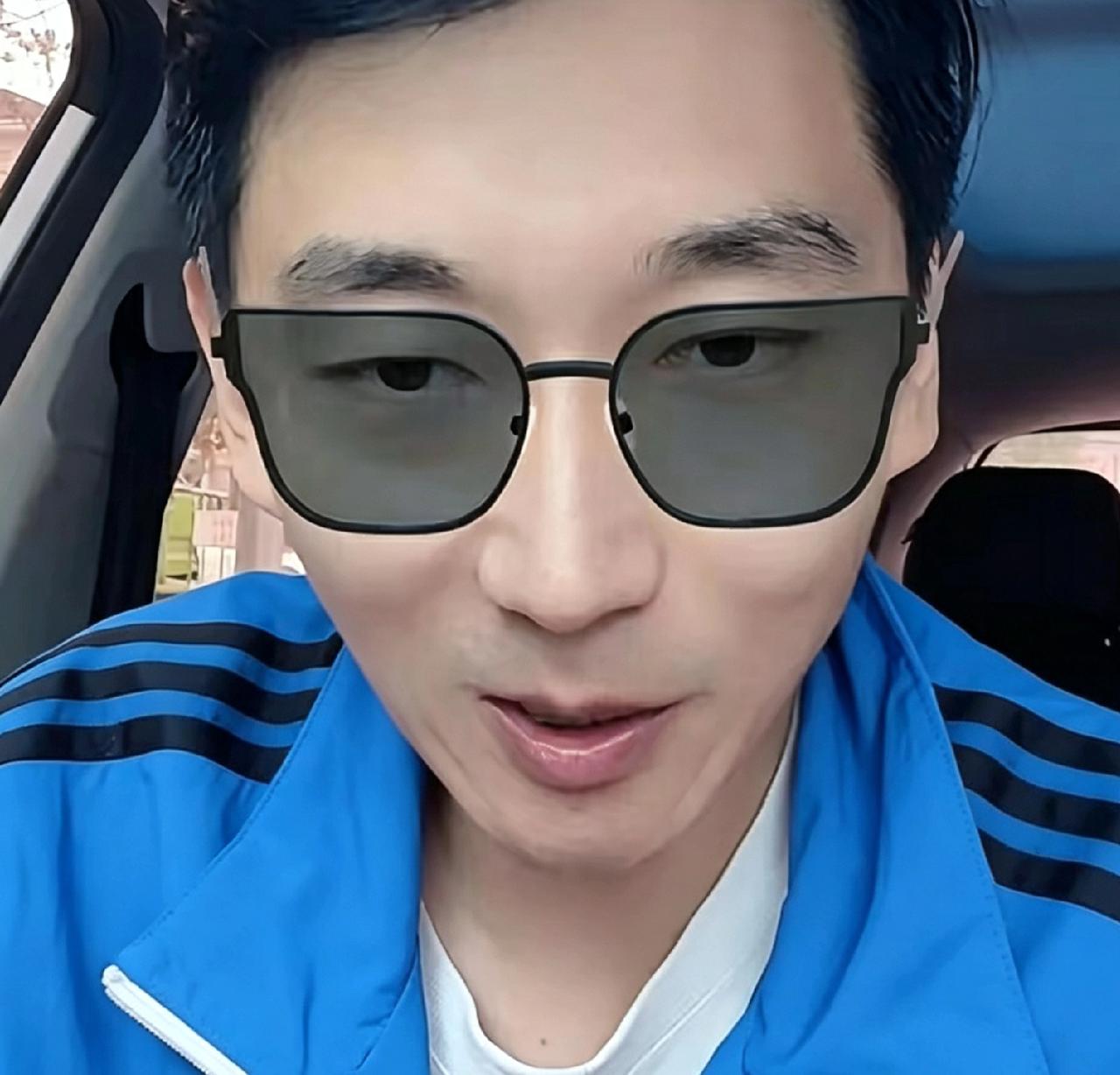 在利益诱惑满天飞的舆论场里，能守住底线的人，才最让人佩服。张涛在直播间被调侃会不