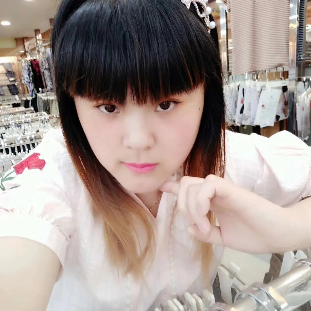 一个喜欢伤感歌曲的人，她不一定有故事，但