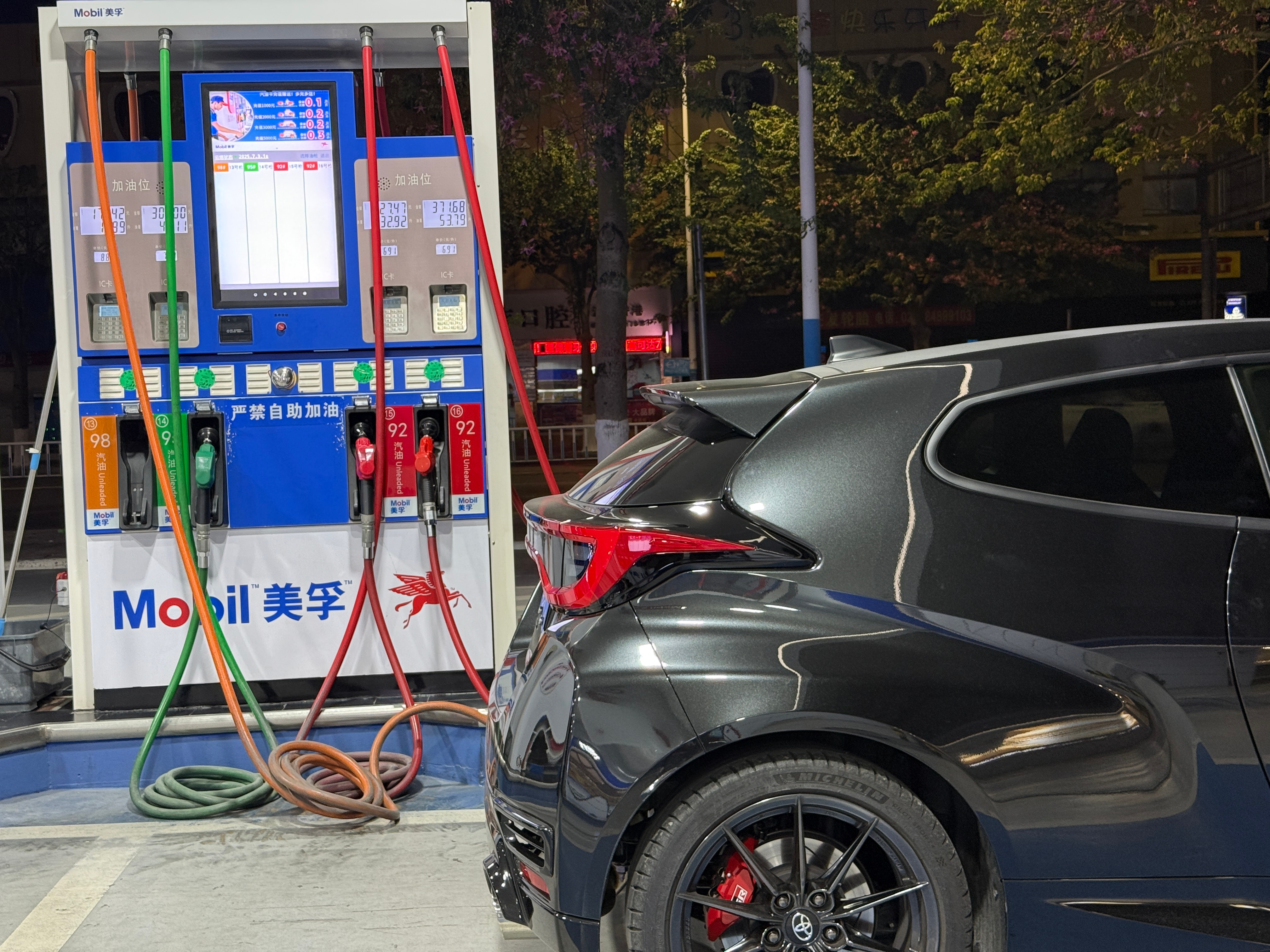 本日晨运照。快乐车VS快了车，你怎么选？ 