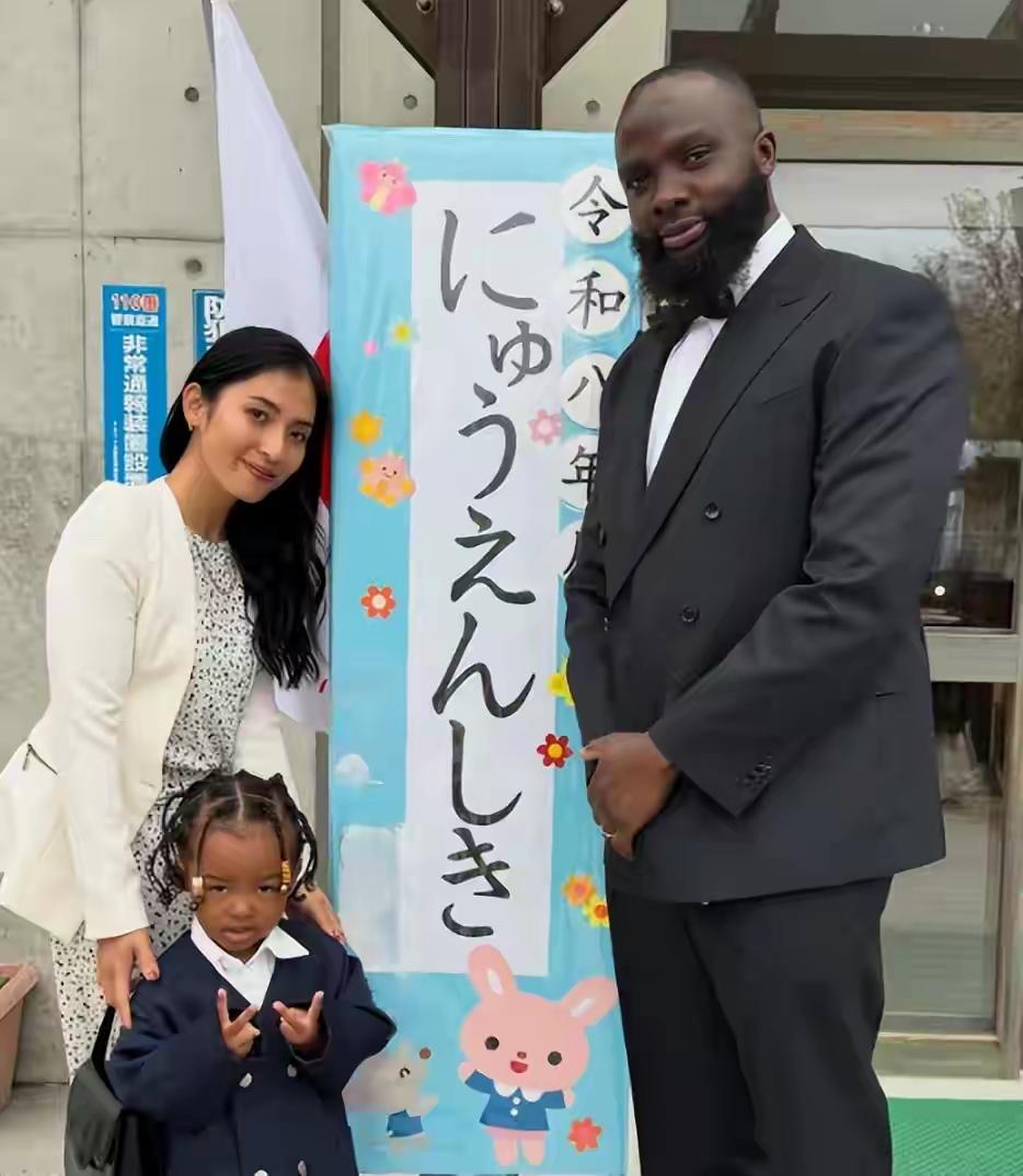 日本人是非常反对日本女生嫁给黑人的

日本歌手yurio在社交媒体晒出3岁儿子入