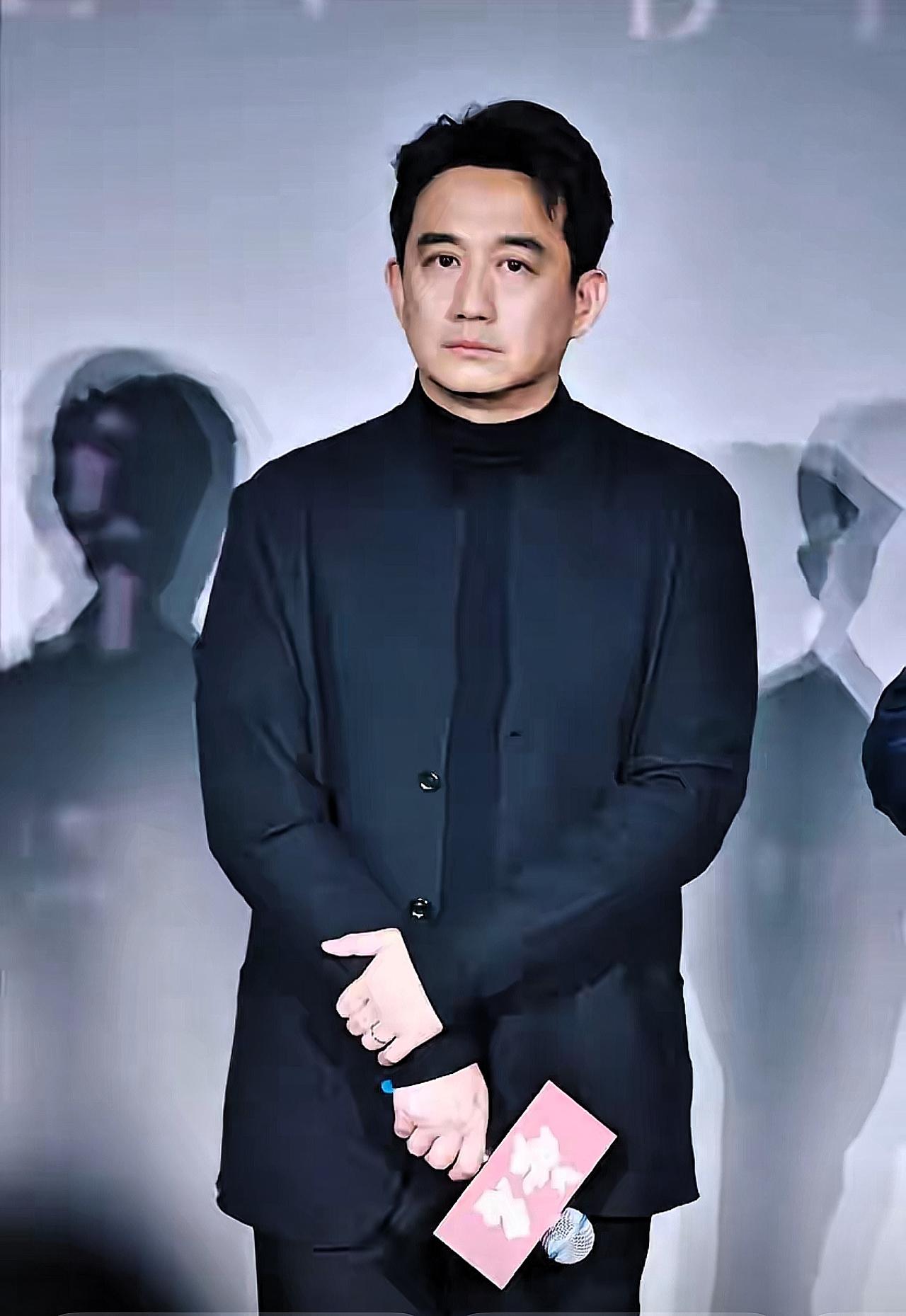 钱堆得再高，也换不来一夜安稳觉——你敢信54岁的黄磊，家产丰厚却得戴着呼吸机睡觉