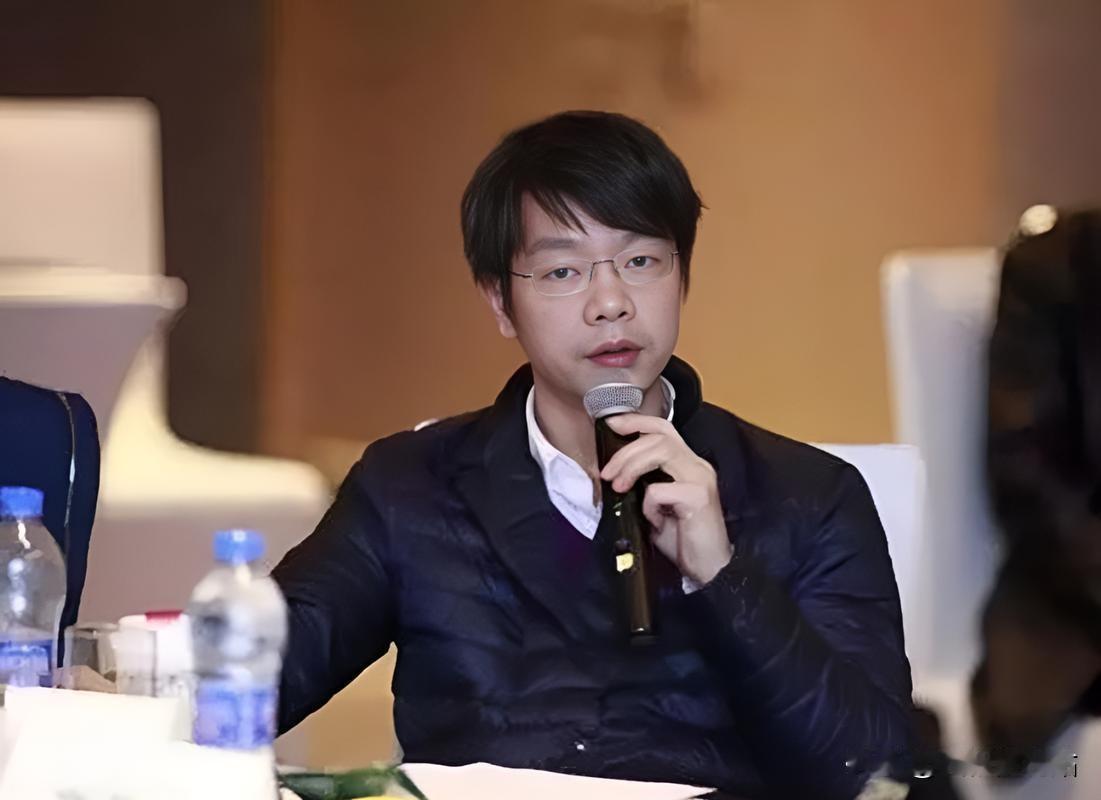 2000年，一位不到20岁，只有高中学历的少年，来京东应聘。刘强东亲自面试，给他