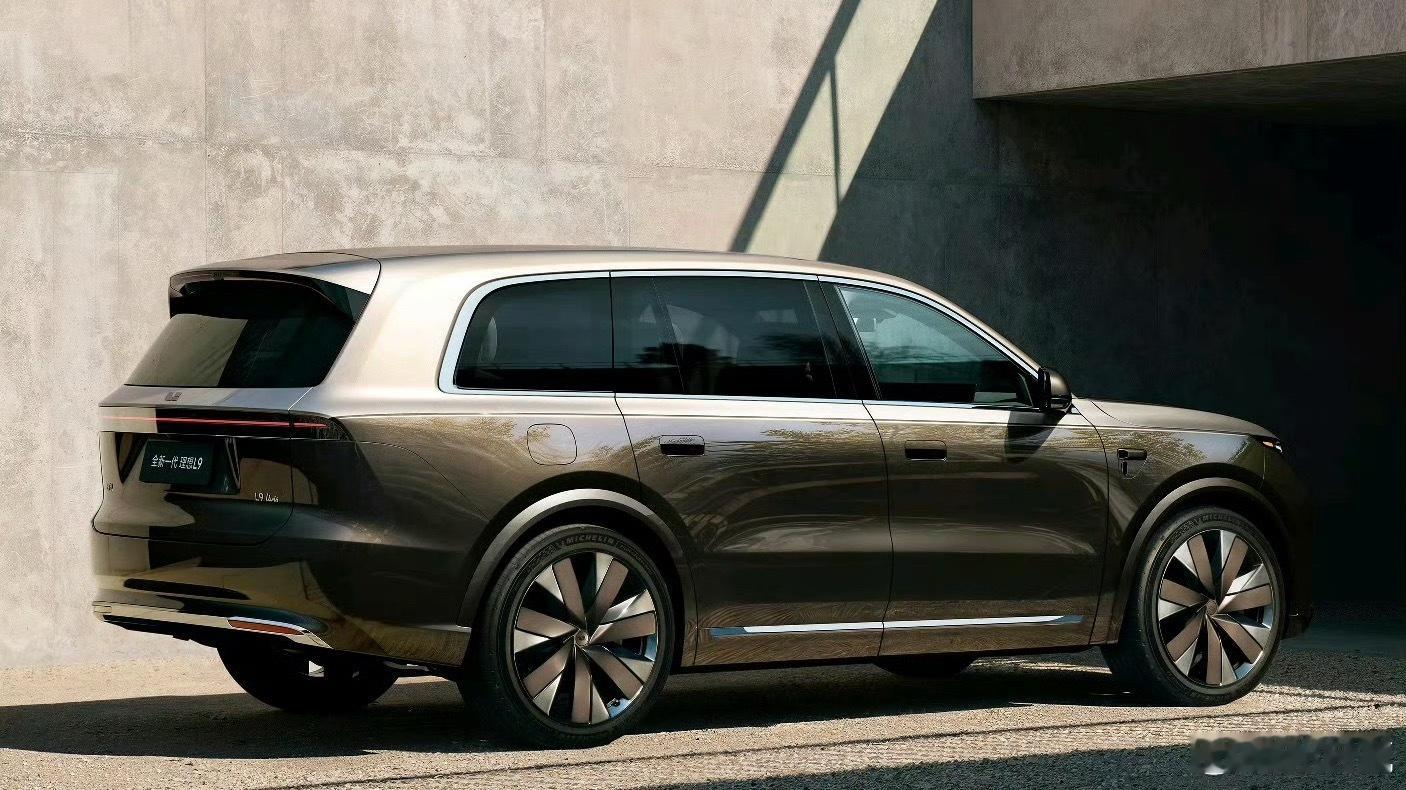 全新问界M9和理想L9livis，白送一辆的话大家选哪一个？ 