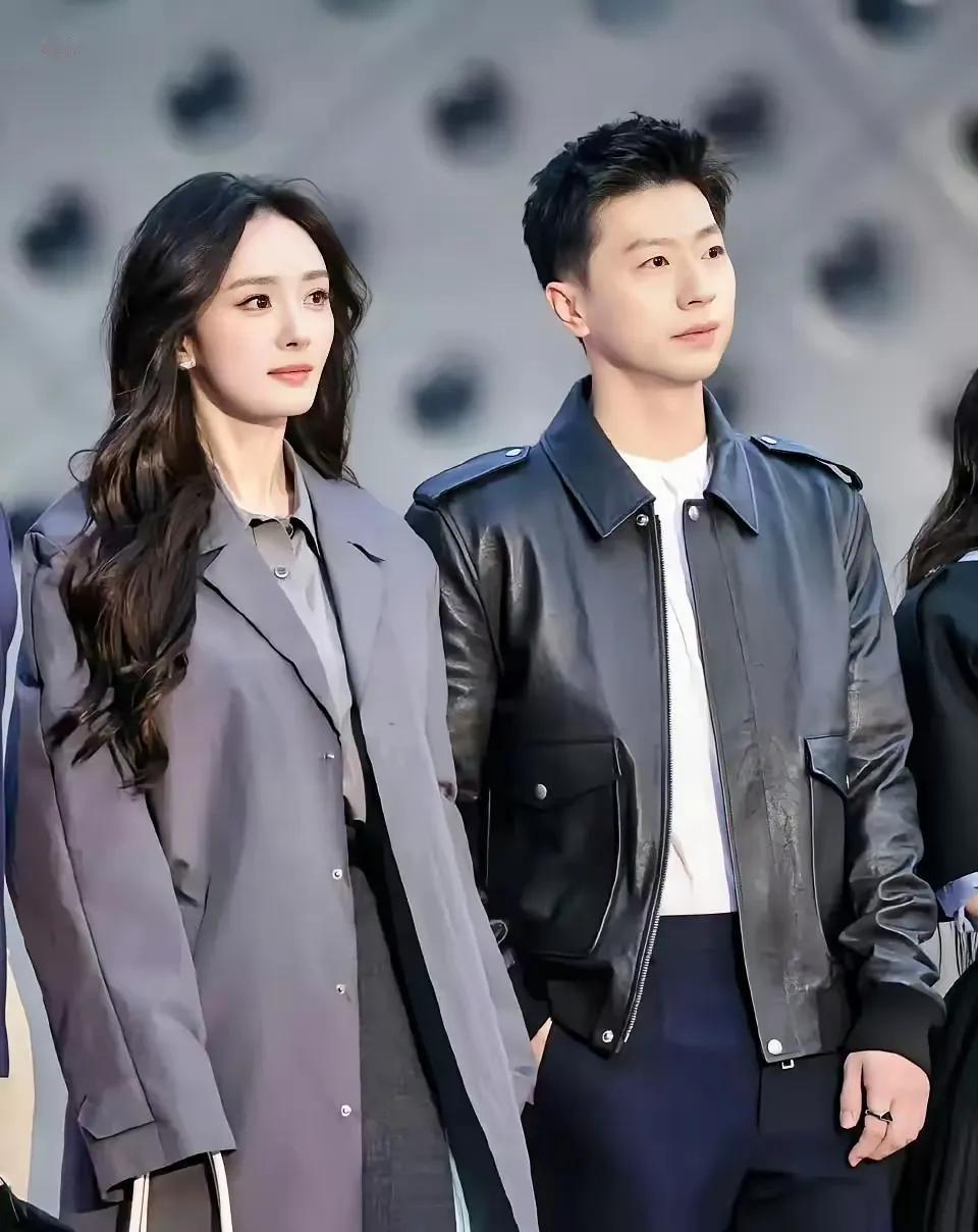 杨幂马龙同框，
出席Prada活动，

本以为是两个领域的顶流隔空相望，结果杨幂