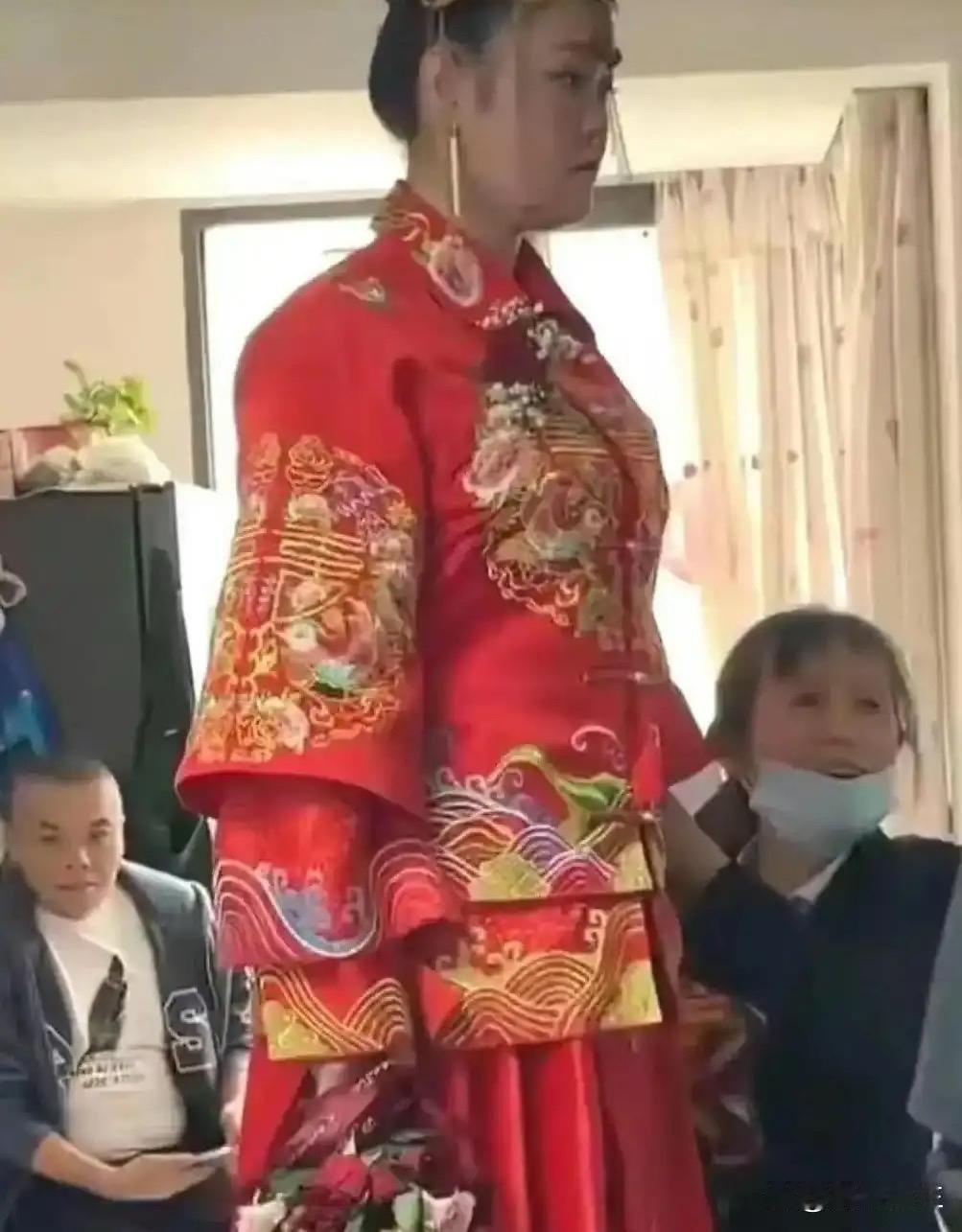 可算嫁出去了，爸妈高兴坏了 ​​​