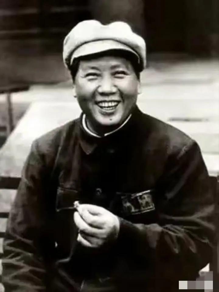 毛主席说：“打仗并没有什么神秘，打得赢就打，打不赢就走，你打你的，我打我的。什么