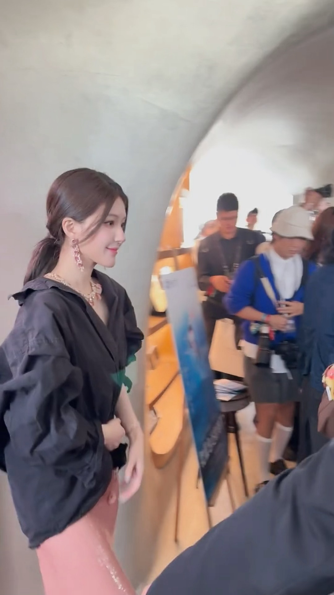 卧槽躁候我露皇了 