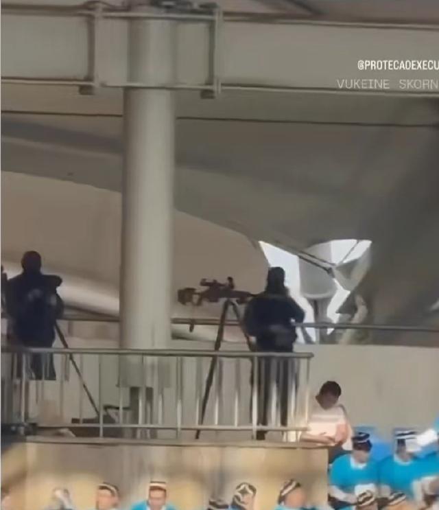 美加墨世界杯上，美国在每个场馆都部署了狙击手！满满的安全感啊 美洲墨世界杯
这句