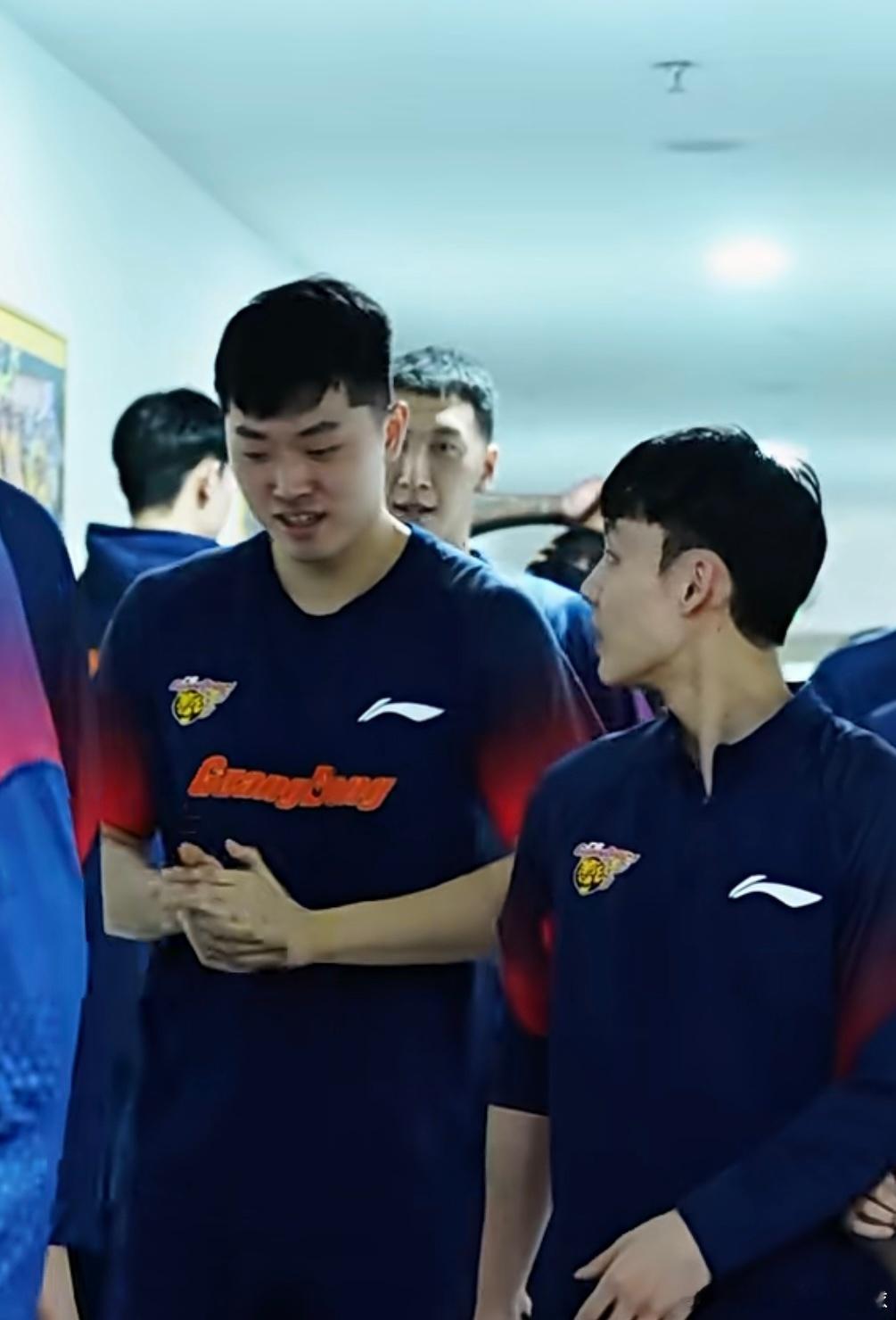 广东宏远三番战吉林！吉林为季后赛死拼，杜锋遇大考4月10日，CBA常规赛第37轮