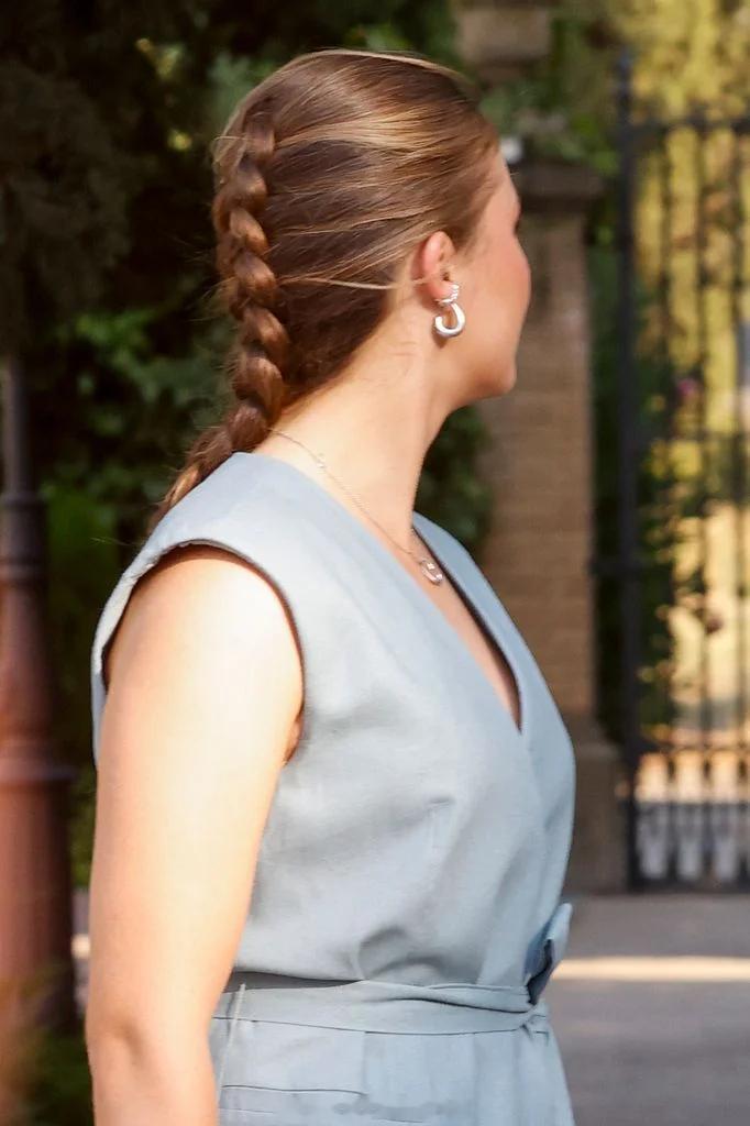 莱昂诺尔公主ootd 白天妹妹穿浅蓝，晚上换姐姐穿。套装来自英格列斯的Easy 