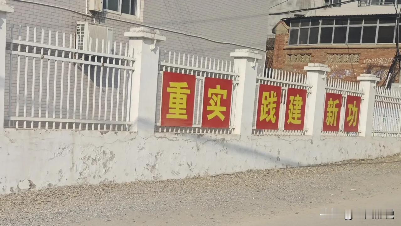 多练习、写好对联，欢迎文友大神们，在评论区晒出你的上联来，一起探讨，一起进步。