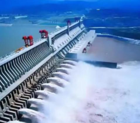 咱们必须打起精神，因为一旦中日战争爆发，日本最先打击的可能不是咱们的重要城市，也