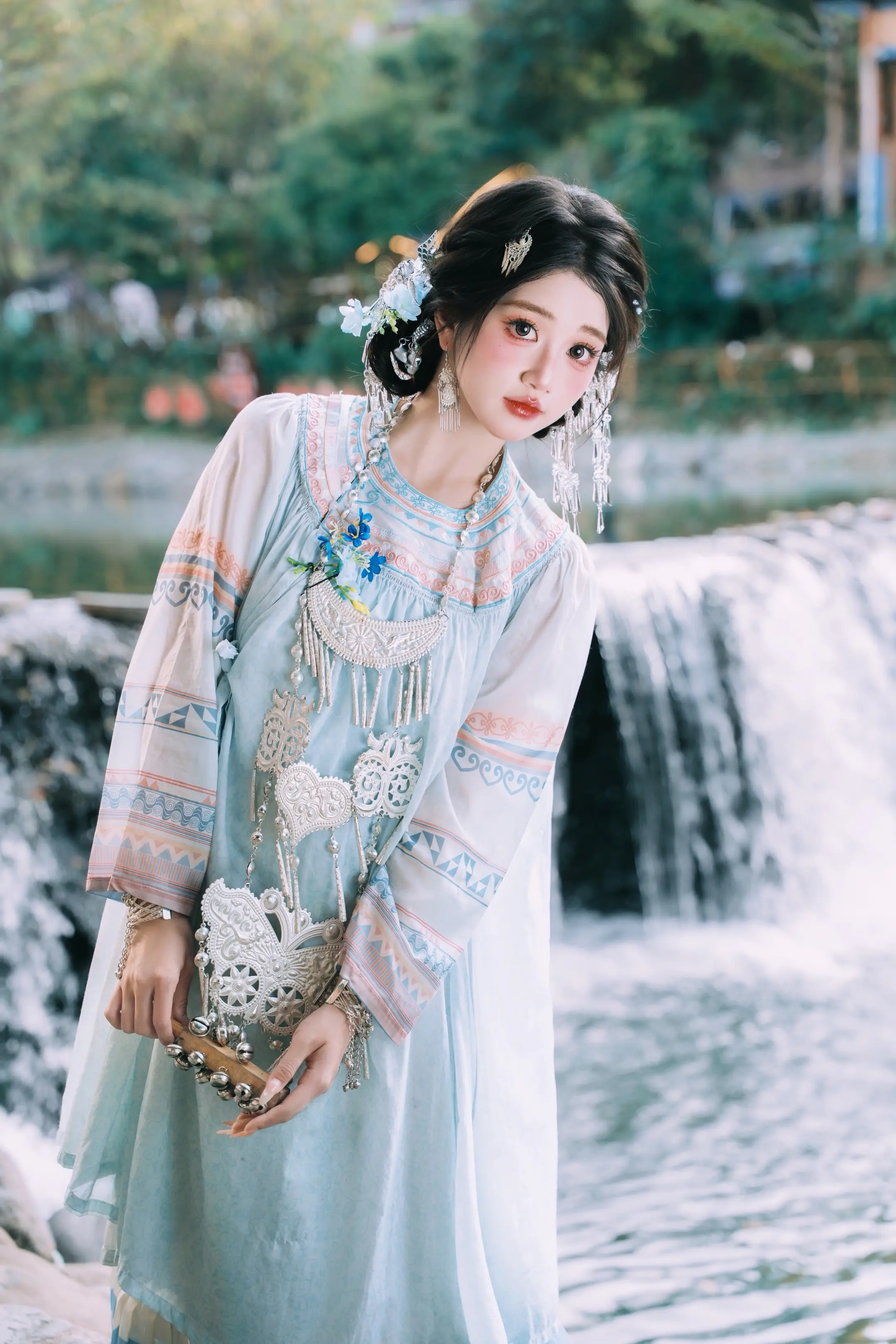 你是一场大雨，淋湿我的眼睛