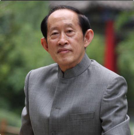 王立群教授说：“用权力泡女人，女人在你面前服服帖帖，用金钱泡女人，女人仍是满脸不