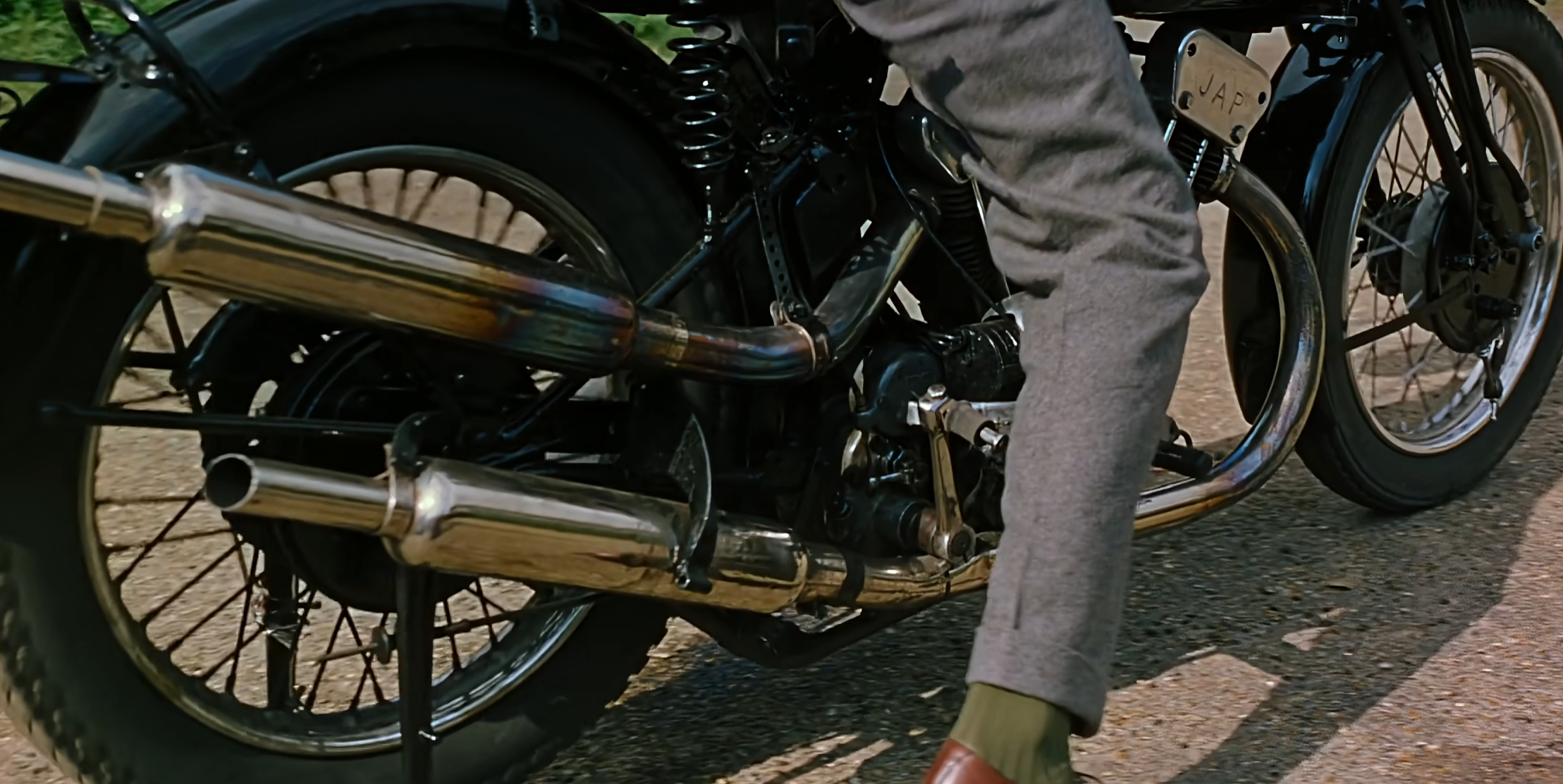 我不是拍电影的，但是我是做内容的。1今天，我是越来越少走入电影院了，而中国市场的