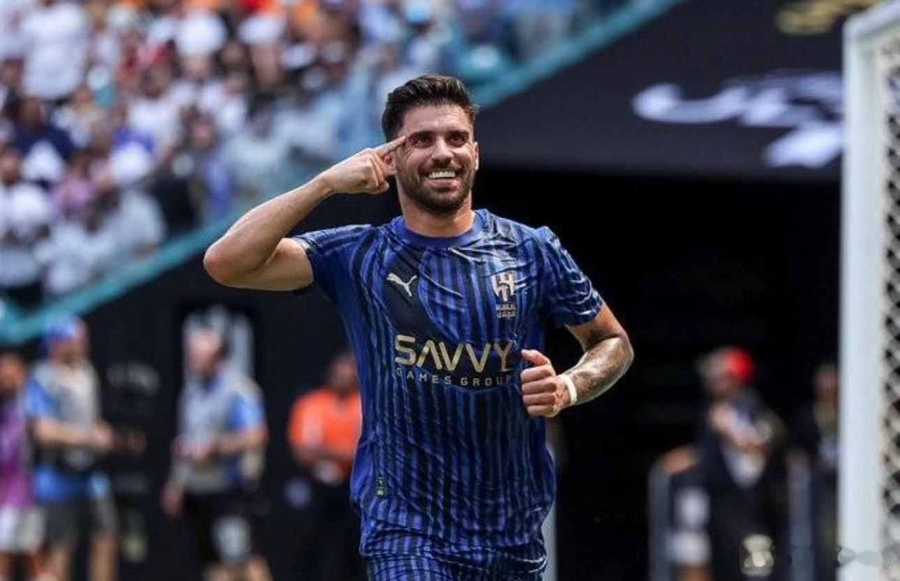 12月25日讯 据土耳其媒体Sabah报道，土超豪门加拉塔萨雷加入了葡萄牙中场鲁