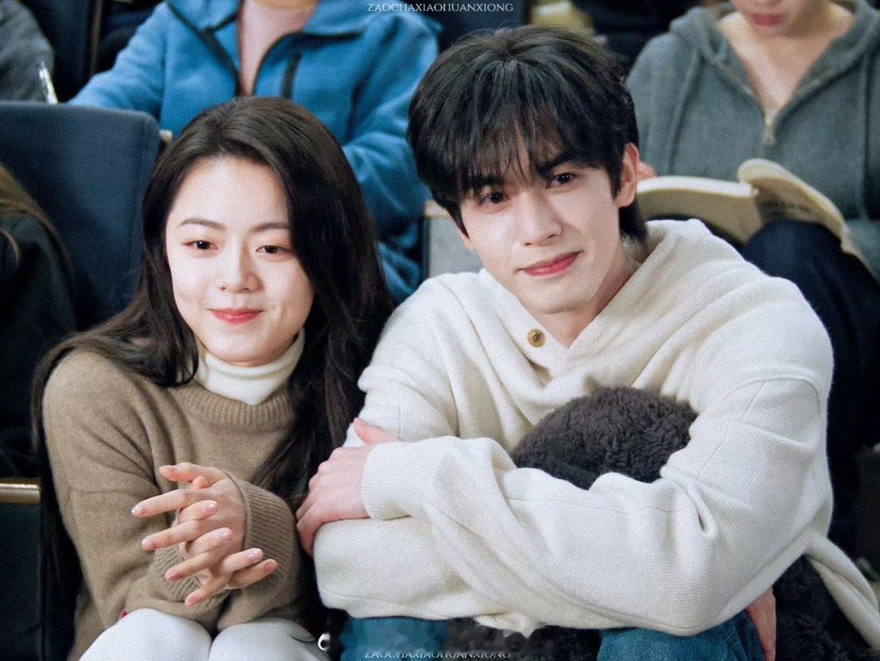 樱花树下站谁都美爱人的人最美 