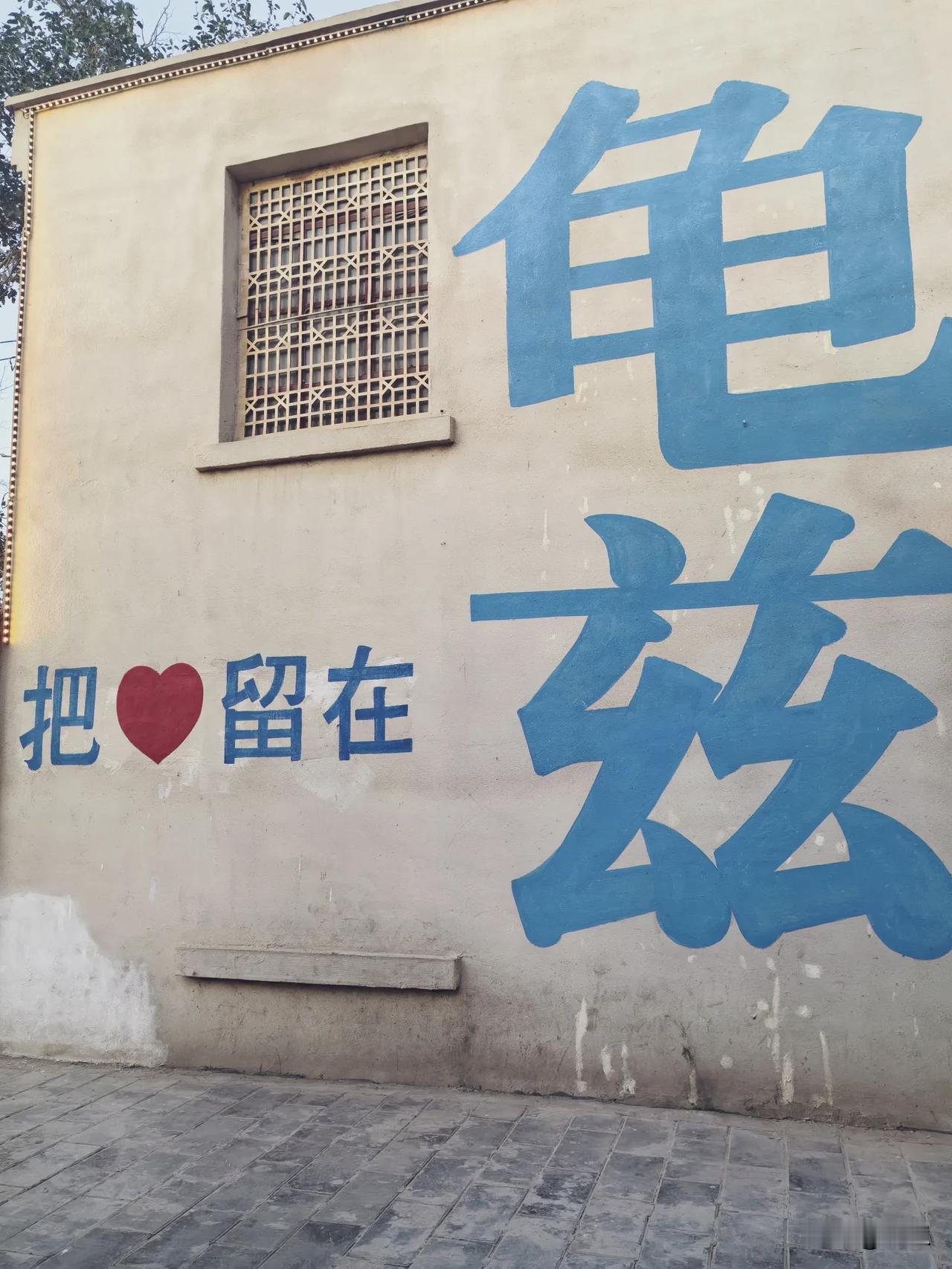 暑假出去玩花了一万六千大洋，去了一趟南北疆。玩的是真开心，虽然晒黑了，感觉自从踏