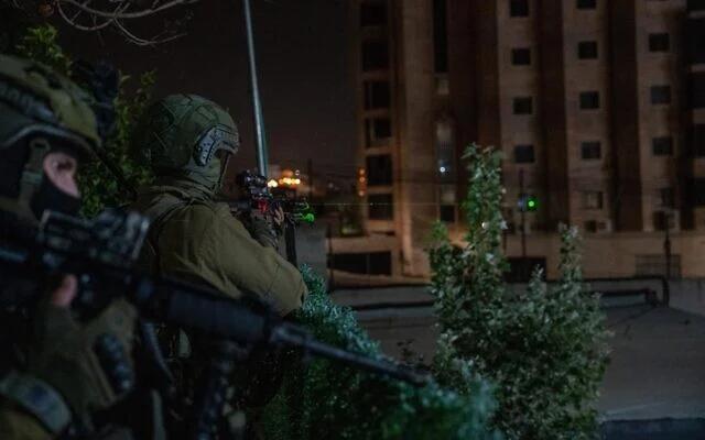 以色列国防军（IDF）周四通报称，以军纳哈尔旅第932营与第5016预备役营连夜