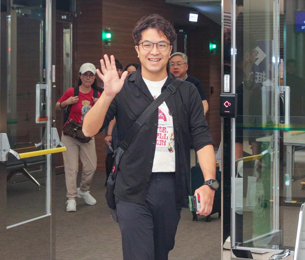 洋流还是“佯瘤”？沈伯洋被指是佯瘤祸害。
民进党台北市长参选人沈伯洋9月18日晚